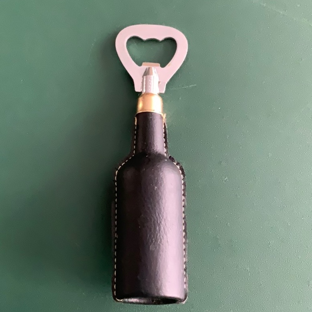WHITE HORSE SCOTCH WHISKY ADVERTISING METAL BOTTLE OPENER WITH LEATHER COVER - Picture 2 of 2